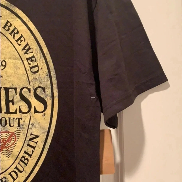 GUINNESS Beer T-Shirt Traditionally Brewed Men’s Large NWT - Picture 6 of 7